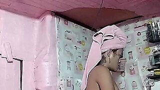 Ladyboy Play Rod And Breast