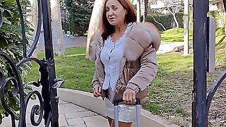 A Homeless Guy Helped An Elite Mother Id Like To Fuck Carry Her Suitcase And Drilled Her!