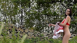 Sade Mare’s Naked Outdoor Tease