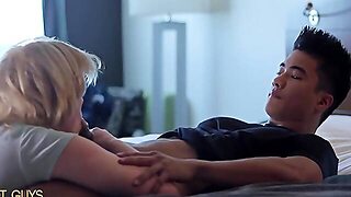 Damn! Hot Pinoy Jock Fucks Hooker For Funsies