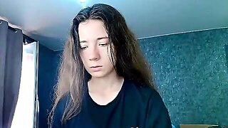 Hot Amateur Webcam Teen Masturbates For Their Fans