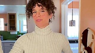 Hlačne Nogavice, Mačeha, Resničnost, Mama