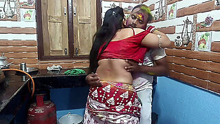 Beautiful Bengali Bhabhi Enjoy Holi Special With Her Neighbours Applied Lot Of Colors In Hindi
