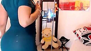 Big-Ass Latina Milf Twerking On Webcam