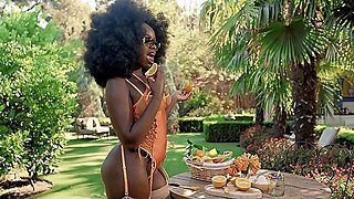 Elsies Earthly Pleasures Bloom With Sensual Delight