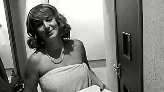 Pizza Delivery Dude Brought Pizza His Faced By Bare Parlour Proprietor Beautiful Ash-Blonde Cougar G