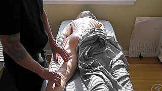 Exhibitionist Fit Massage Client Flashing The Masseur