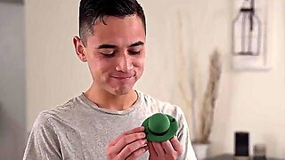 Dont U Dare Cum Yet, Freya Parker Groans Whilst Mona Azar Sits On His Face