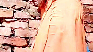 Asks The Woman To Send Her Nude Mms. Take A Bath And Record