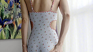 One Piece Swimsuit Try-On: Modeling 3