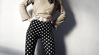 Taunting Yoga - Cameltoe Stretch Pants - Long Gams Stretching