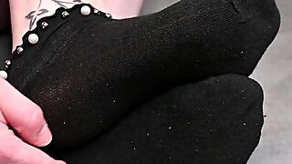German Sweetheart Asmr Sneaker Socks Peel Off – Soft Whispers & Foot Tease