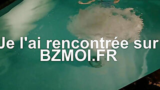 Un Couple Amateur Fait L Amour A La Piscine A L Exterieur