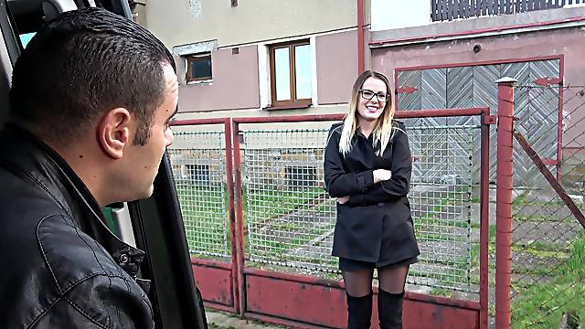 Shockingly, Cute Amateur Samantha Agrees To Dirty Deeds With A Stranger