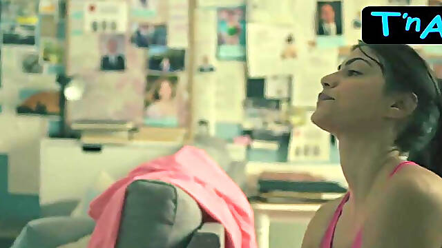 Barbara Lopez Sexy Scene In Isla Brava