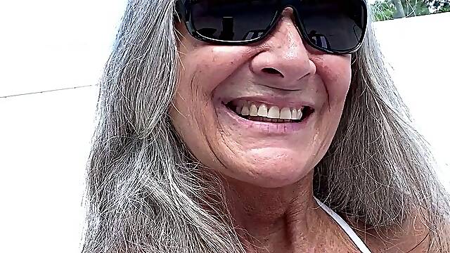 Sexy Amateur Mature Blonde Gives A Great Handjob At Cum