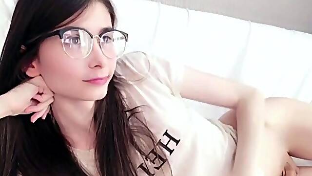 Amateur Asian Ladyboy Masturbates Her Anus