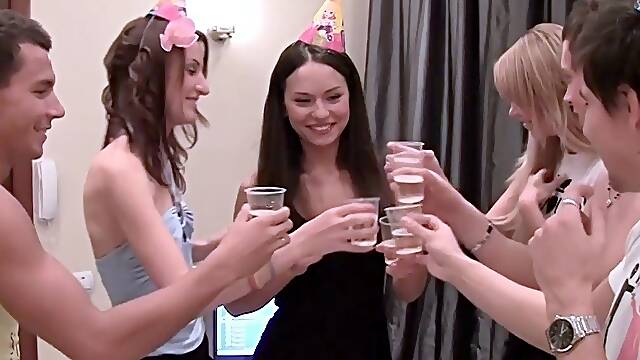 Naive Amateur Inexperienced Blonde Teen Ashlynn