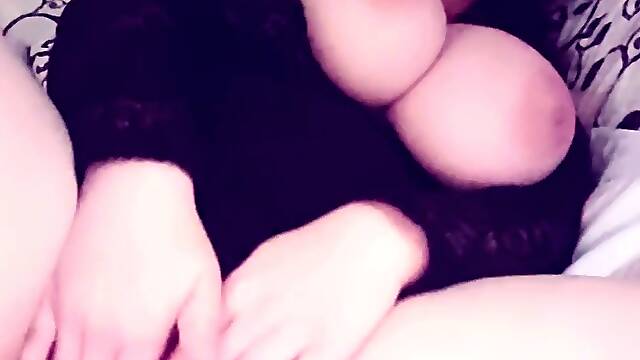 Love Chat Big Boobs Brunette Masturbating For Cam