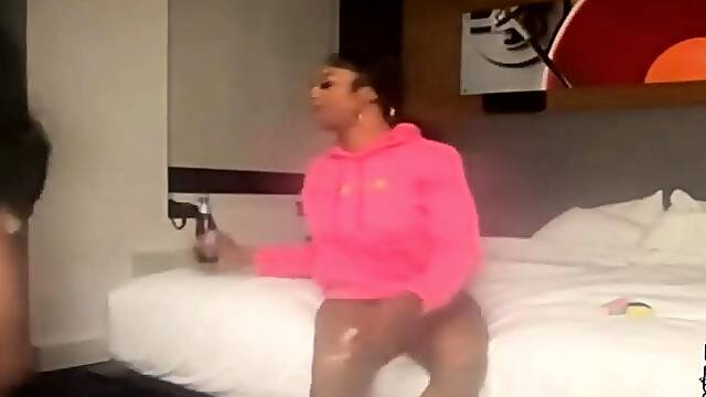 Amateur Oral And Anal Sex With Shemale