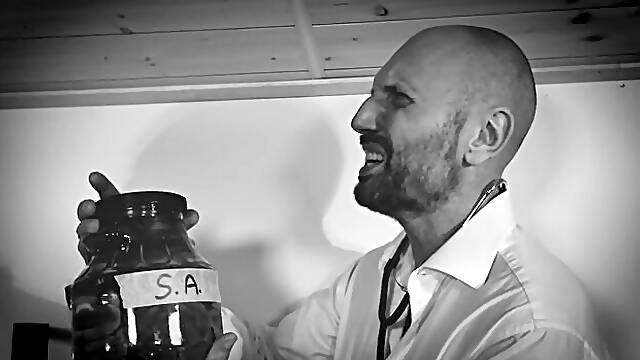 Starý Muž, Doktor, Panenka, Sperma V Obličeji