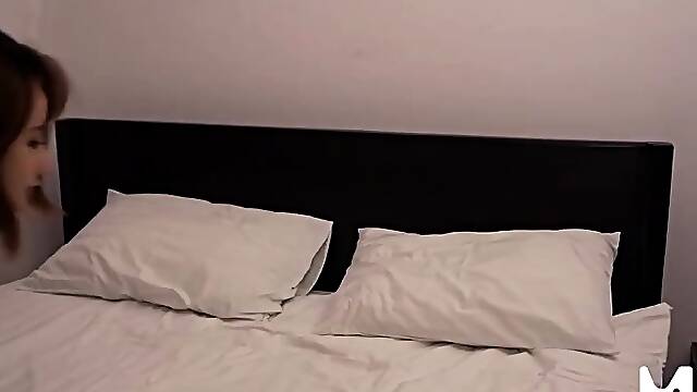 Modelmedia Asia - After Party Neighbor Enters The Wrong