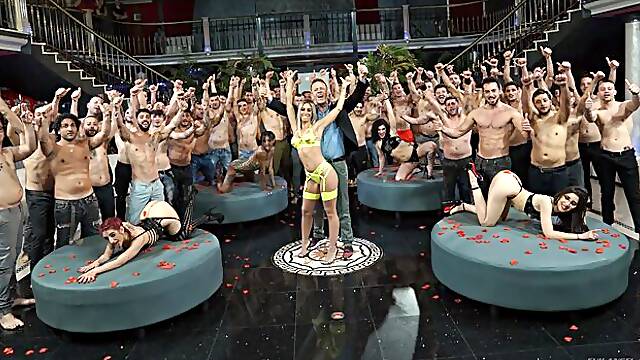 Orgija, Tolpanje, Avto, Koščena