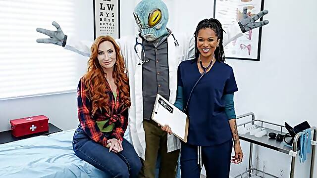 Dokter, Roodharige, Mollig, Op Zijn Hondjes