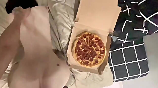 Broke Babe Pays With Sex – Pizza Delivery Dude Gets Fucked