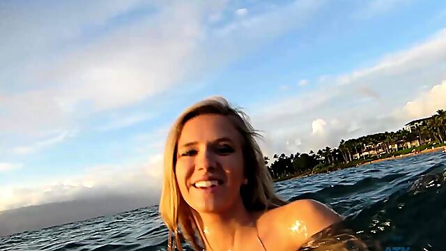 Striptyz, Tanga, Realita, Blondýna