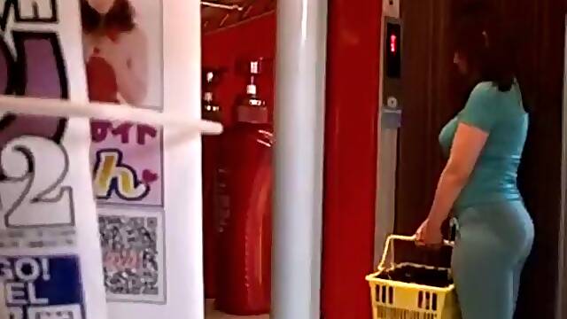 Hotel Maid