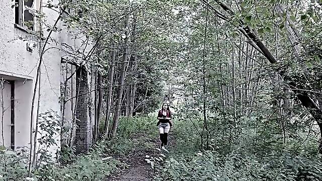 Fit Babe Goes Hiking And Gets Fucked After Taking A Break