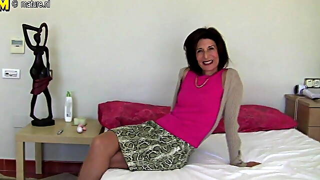 Sexy Granny With Hungry Ass And Pussy