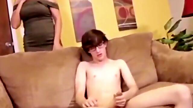 Mačeha, Mama, Dekle Drka Tiča, Zunanji Izliv