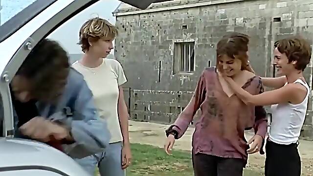 Alexia Stresi,Lou Doillon,Elise Perrier (1998)