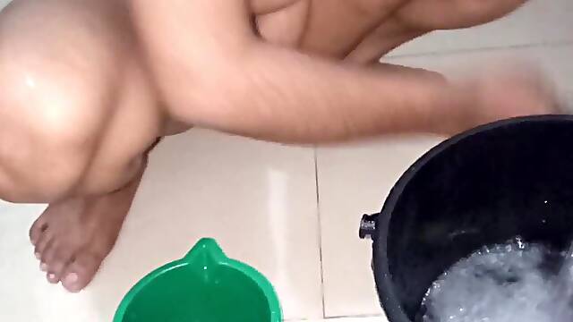 Video Of Bhabhi Taking Bath And Getting Her Hair Cut In The Bathroom.