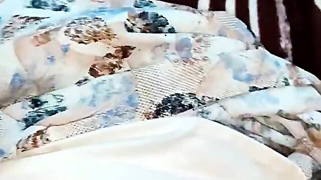 Teta, Desi, Prvič, Indijka