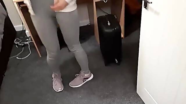 Stiefschwester Erwischte Mich Beim Wichsen Und Fickte Sie In Den Arsch