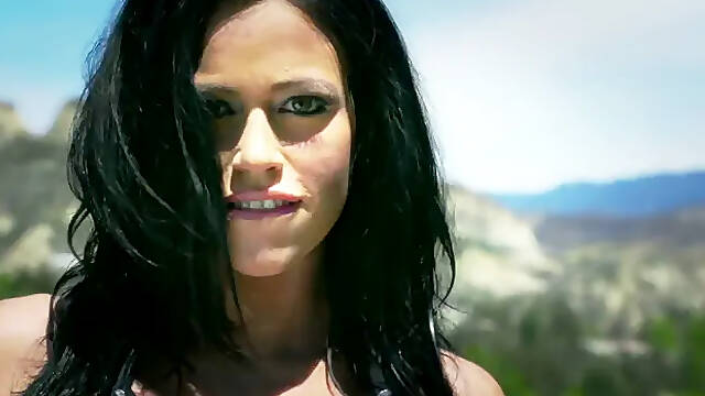 Brazzers: Nude Aryanas Wild Day In The Pool