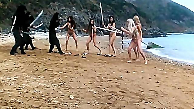 Karate, Kusse, Blonde Katzen