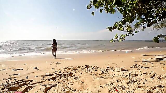 Black Thot Requested Wang By Twerking And Doing Exercices Bare On The Beach- Part Three