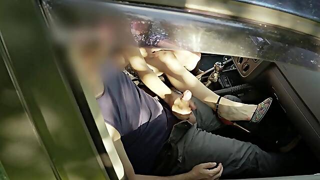 Elle Invite Ce Voyeur Dans Sa Voiture, Il S En Souviendra Toute Sa Vie.