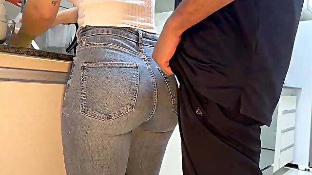 Kavbojke, Draženje, Služkinja, Kuhinja