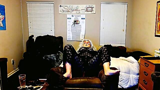 Nice-Looking Crossdresser Big Beautiful Woman Femme Trans Masker Banging Herself