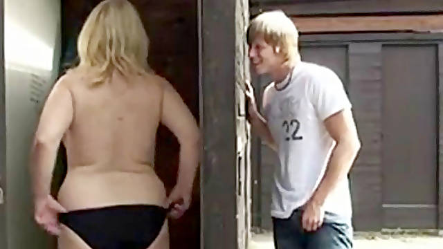 Plump Mature Chick Boned In A Public Switching Room