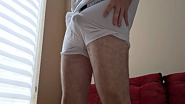 Homem Hétero Com Roupas Sociais Se Masturbando, Gozando E Gemendo Depois Do Trabalho