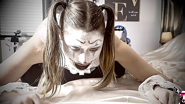 Clown Girl: Clussy Super-Hot College Stunner Rimjob & Anal Play – Fawntales Chica Payaso Sexo