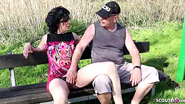 German Cheating - Ehemann Guckt Zu Wie Fremder Seine Frau Fickt Deutsch