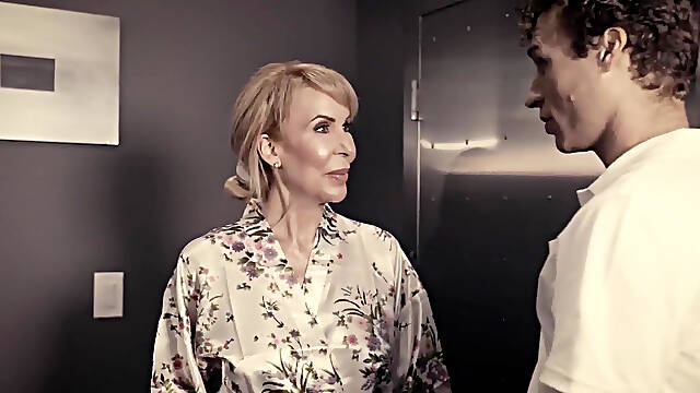 Adult Time - Widowed Gilf Erica Lauren Spreads Her Legs &Amp; Makes Grocery Boy Her Personal Fuck To