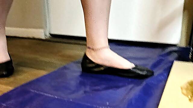 Ling Stuck In Sticky Ballet Flats